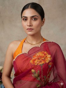 Sari en soie Cutdana Moti Teby à motifs floraux, Sari en soie Teby à motifs floraux élégants, Sari de créateur numérique à motifs floraux, Sari en soie au travail floral raffiné - Product Image 4