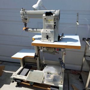 Machine à coudre industrielle à boutonnières 781D à point noué, plateforme plate, moteur à entraînement direct, vente et livraison rapides - Product Image 1