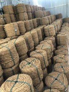 Corde en fibre de coco naturelle de qualité supérieure, écologique, résistante, flexible et biodégradable pour l'agriculture, l'aménagement paysager, le jardinage et l'emballage - Product Image 2