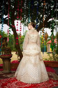 Colección Roop Bridal Couture Traje de novia pesado completo con impresionantes adornos de piedra Jarkhan Blusa detallada y Dupatta - Product Image 5