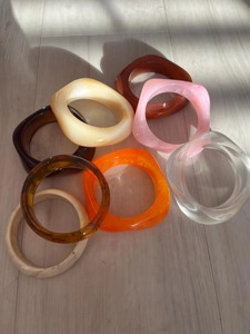 Brazalete Cuadrado de Resina Naranja, Moderno, Hecho a Mano, Exquisito, Regalo Promocional Novedoso - Product Image 2