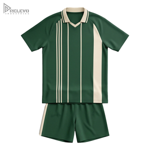 Kit de football personnalisé OEM en polyester/coton sublimé, col polo en V, uniforme de football, short assorti à taille élastique, séchage rapide - Product Image 4