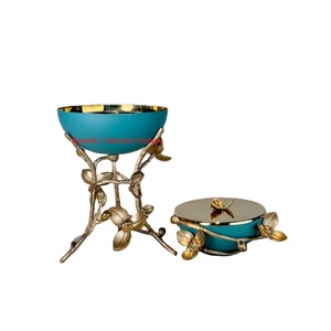 Quemador de incienso moderno y elegante con diseño de flor dorada, soporte de incienso único perfecto para decoración del hogar y aromaterapia - Product Image 1