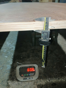 Contreplaqué stratifié en acacia antidérapant 13 plis pour sols de camions / fourgons, plancher de conteneur de 28 mm - Product Image 3