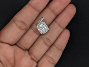 จี้เพชรทรงเอเมอรัลด์ 2 กะรัต พร้อมเพชรแล็บโกรว์แบบเฮโล ได้รับการรับรองจาก IGI ตัวเรือนทองคำขาว 14k สำหรับเครื่องประดับผู้หญิง ของขวัญสำหรับงานปาร์ตี้ - Product Image 2