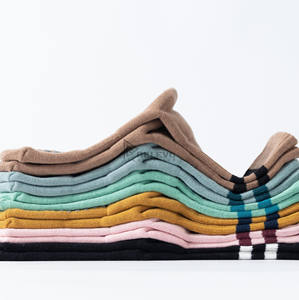 Chaussettes de football antidérapantes pour hommes, chaussettes respirantes écologiques avec grip, chaussettes de sport athlétiques pour le football, le basketball, le paddle-tennis - Product Image 6