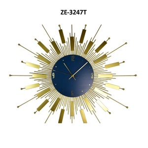 Horloge murale en métal doré de luxe avec cadran bleu, horloge décorative moderne pour salon, chambre et bureau - Product Image 1