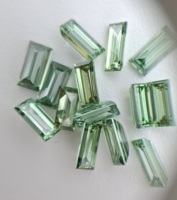 Pierres synthétiques en vrac de qualité supérieure, vert intense, taille baguette, certifiées IGI, cultivées en laboratoire (CVD HPHT), clarté VS, pour la joaillerie