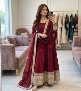 Conjunto de Seda Satinada con Bordado y Lentejuelas de 3/5 mm, Incluye Vestido, Pantalón y Dupatta, Completamente Cosido - Product Image 2