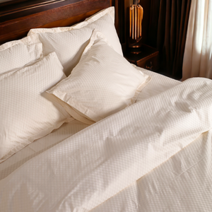 Ensemble de draps blancs crème classiques avec taies d'oreiller douces, literie confortable et durable pour une chambre élégante, confort et style. - Product Image 5