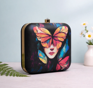 กระเป๋าคลัทช์พิมพ์ลายผีเสื้อสุดหรู โครงโลหะ ตัวกระเป๋าแข็ง ผิวสัมผัสแบบดิจิตอลซาติน พร้อมซับในผ้าไหมดิบ และตัวล็อคคริสตัล - Product Image 3