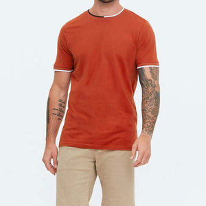 T-shirts urbains élégants pour hommes, conçus pour une utilisation décontractée en extérieur, à la salle de sport et pour un style de vie quotidien, avec une coupe confortable. - Product Image 3