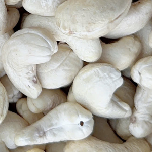 เม็ดมะม่วงหิมพานต์ดิบขายส่ง WW180, WW240, WW320, LP, WS เม็ดมะม่วงหิมพานต์เวียดนาม ราคาถูก รับผลิตแบบ OEM ODM บรรจุภัณฑ์ - Product Image 1