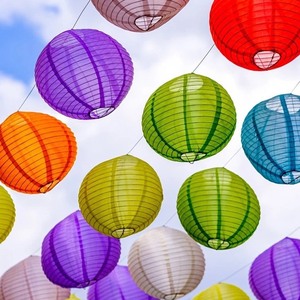 Lanterne en soie Hoi, forme boule, élégante, faite à la main, en soie vive, rechargeable, alimentée par énergie solaire, garantie 4 ans, utilisation en camping - Product Image 1