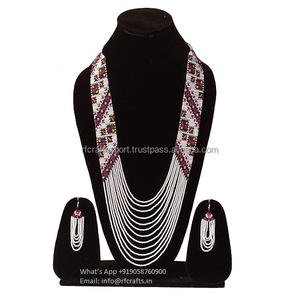 Conjunto de collar de gargantilla de cuentas de cristal en capas tribales ucranianas con pendientes a juego - Product Image 1