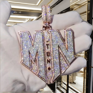 Colgante de Letra Personalizado de Moissanita, Joyería de Lujo de Plata de Ley Chapada en Oro Estilo Hip Hop con Engaste de Garra - Product Image 2