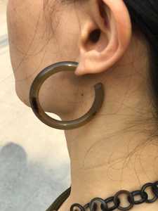 Boucles d'oreilles créoles en corne de buffle polies, forme naturelle, écologiques, faites à la main, modernes, pour mariage, MN EXPORTS, de l'Uttar Pradesh - Product Image 5