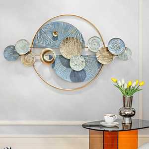 Décoration murale moderne en cercles métalliques dorés, art mural de luxe, décoration intérieure classique. - Product Image 4