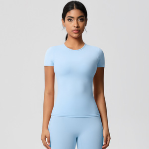 Ensemble de yoga rouge 2 pièces à col licou, comprenant un legging taille haute et un crop top, en Spandex et Polyester sans couture, respirant, texturé et à découpes - Product Image 3