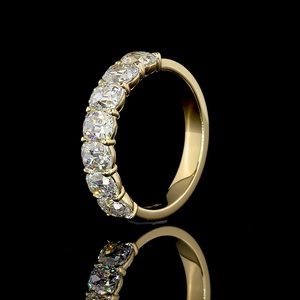 Bague minimaliste en or jaune massif 18 carats avec diamant de laboratoire taille coussin de 3,25 carats, alliance éternité pour mariage et anniversaire - Product Image 4