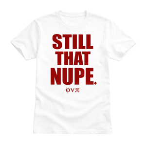T-shirt Kappa Alpha Psi Still That Nupe blanc, vêtement de fraternité grecque avec motif audacieux, confort premium et coupe élégante - Product Image 4