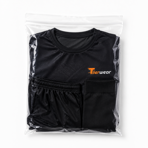 Tenue de foot pour homme, style joueur offensif, tissu sport léger et extensible, maillot de foot à manches courtes et short de foot athlétique - Product Image 6