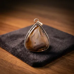 Pendentif en Agate Naturelle et Laiton Fait Main, Bijou en Pierre Précieuse pour la Fabrication de Colliers, Vente en Gros - Product Image 3