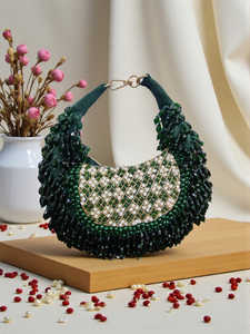 Sac de soirée demi-lune perlé avec anse en anneau, perles vertes et blanches scintillantes, élégant sac à main de fête - Product Image 1