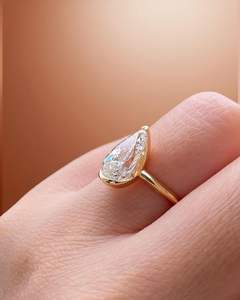 Bague solitaire de promesse en or massif 14 carats avec diamant de culture en forme de poire de 2,01 carats pour femme, cadeau d'anniversaire pour les amoureux - Product Image 4