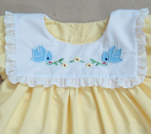 Colección de Vestidos de Bebé con Bordado de Pájaro Azul Amarillo. Hecho a medida - Product Image 6