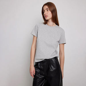 เสื้อยืดแขนสั้นคอวีลายทางสำหรับผู้หญิงขายดีที่สุด เป็นมิตรกับสิ่งแวดล้อม ผ้าเจอร์ซีย์นุ่ม ระบายอากาศได้ดี รับสกรีนโลโก้ ขายส่ง - Product Image 1