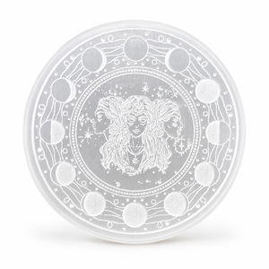 Venta al por mayor de placas redondas de selenita de 8-10 cm con grabado del signo zodiacal Escorpio. Compre placas de selenita en Muntaha Agate Semi Precious Stone Crafts. - Product Image 6