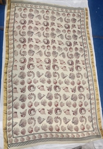 Paréo Sarong Léger Motif Coquillage Crème Inspiré du Patrimoine avec Bordure Noire pour Femme – Cache-Maillot Bohème de Plage - Product Image 5