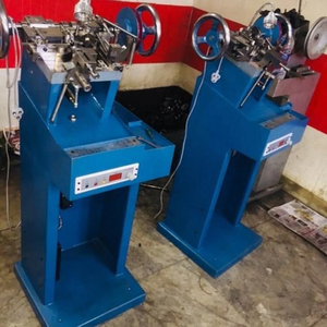 Machine automatique à haute vitesse pour la fabrication de chaînes de bijoux, équipement de fabrication de chaînes Parinda et Curb pour la production de bijoux en or et en argent - Product Image 2