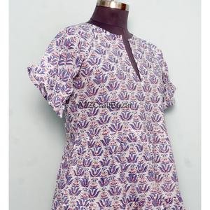 Robe d'été vintage élégante pour femme, 100% coton, mini, coupe trapèze, col en V, manches courtes, imprimé floral, pour le bureau ou les soirées - Product Image 5