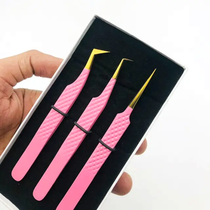 แหนบต่อขนตาปลายแหลมแบบมีโลโก้สั่งทำพิเศษ  วัสดุไฟเบอร์  ผลิตจากเหล็กกล้าไร้สนิมเยอรมัน  ด้ามยาว  แบบแยกส่วน  สีดำด้าน - Product Image 1