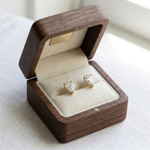 Boucles d'oreilles clous Aniva en diamant taille poire certifiées IGI, monture griffe en or 14K, forme goutte d'eau classique pour femme, usage quotidien - Product Image 5