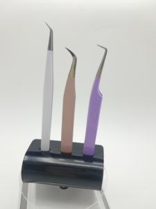 Kit de Pinzas Profesionales para Extensión de Pestañas de 3 Piezas con Acabado Espejo en Oro Rosa Premium, Pinza Recta de Aislamiento y Pinza Curva de 45 Grados - Product Image 1