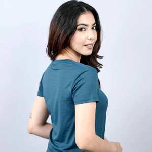 Camiseta Clásica de Algodón para Mujer, Color Sólido, Ligera, Suave al Tacto, Tejido Transpirable, Perfecta para Uso Diario - Product Image 4