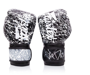 ถุงมือชกมวย FAIRTEX รุ่นล่าสุด คุณภาพพรีเมียมแบบสั่งทำพิเศษ หนังวัวแท้ ปิดแบบตีนตุ๊กแก - Product Image 1