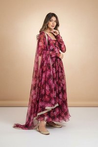 Conjunto de Kurta Premium Color Granate con Estampado Digital, Sin Parte Inferior Incluida, Tela Georgette, Largo hasta el Tobillo, Ropa India al por Mayor - Product Image 2