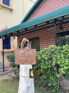 Bolso Tote Grande de Cuero Genuino con Grabado Artesanal, Estilo Bohemio Vintage, Hecho a Mano, Elegante - Product Image 5