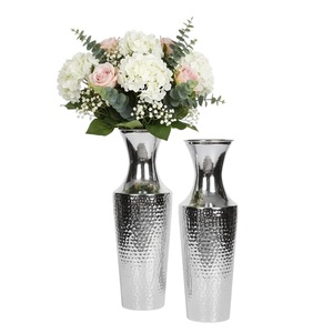 Admirable Florero de Metal Dorado con Diseño Cónico y Acabado Martillado, Florero de Mesa para Decoración de Bodas y Eventos, Mejor Precio - Product Image 6