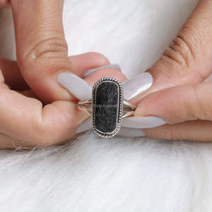 Bague classique en argent sterling 925 plaqué rhodium avec tourmaline noire véritable, faite à la main, cadeau de mariage pour elle - Product Image 4