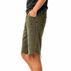 Shorts de mezclilla para hombre con dobladillo sin rematar, estilo urbano, listos para el verano, corte moderno, colección de tendencia. - Product Image 3