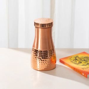 Bouteille en cuivre conçue pour une présentation haut de gamme, améliorant la valeur perçue dans les marchés de vente au détail et de cadeaux. - Product Image 3