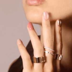 Anillos de boda de oro macizo de 14K y 18K personalizados con diamantes de laboratorio talla baguette, engaste de bisel, 10mm de ancho, anillos llamativos tipo cigarro con espacio abierto, venta al por mayor - Product Image 4