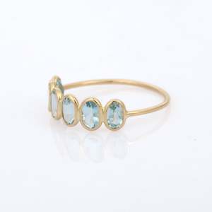 Bague de mariage demi-éternité en or 18 carats avec aquamarine, micro-incrustation et sertissage pavé - Product Image 5