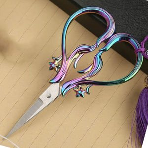 Tijeras de Bordado con Diseño Elegante, Acabado Satinado, Mini Tijeras para Enhebrar, Tijeras para Cortar Hilo de Colores Arcoíris - Product Image 2