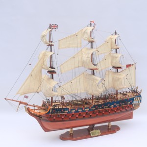 Maqueta de madera artesanal del HMS BELLONA, barco histórico del Reino Unido, para decoración del hogar o regalo empresarial. - Product Image 1